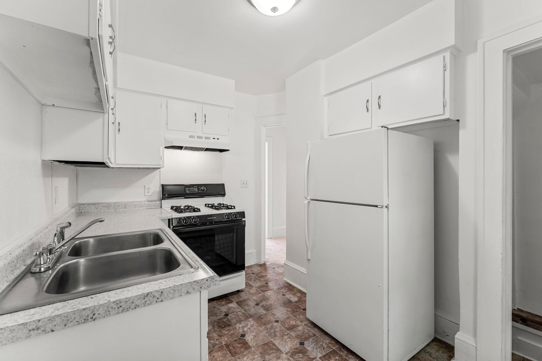 Clean and Bright Kitchen