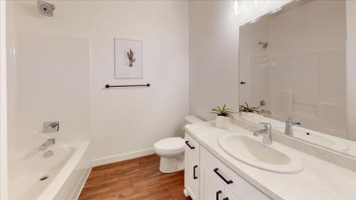 10-209-Woodcrest-Drive-Bathroom(2).jpg