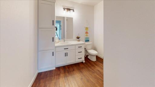 09-209-Woodcrest-Drive-Bathroom(1).jpg