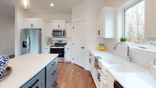 15-209-Woodcrest-Drive-Kitchen(1).jpg