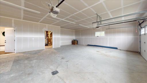 12-209-Woodcrest-Drive-Garage.jpg