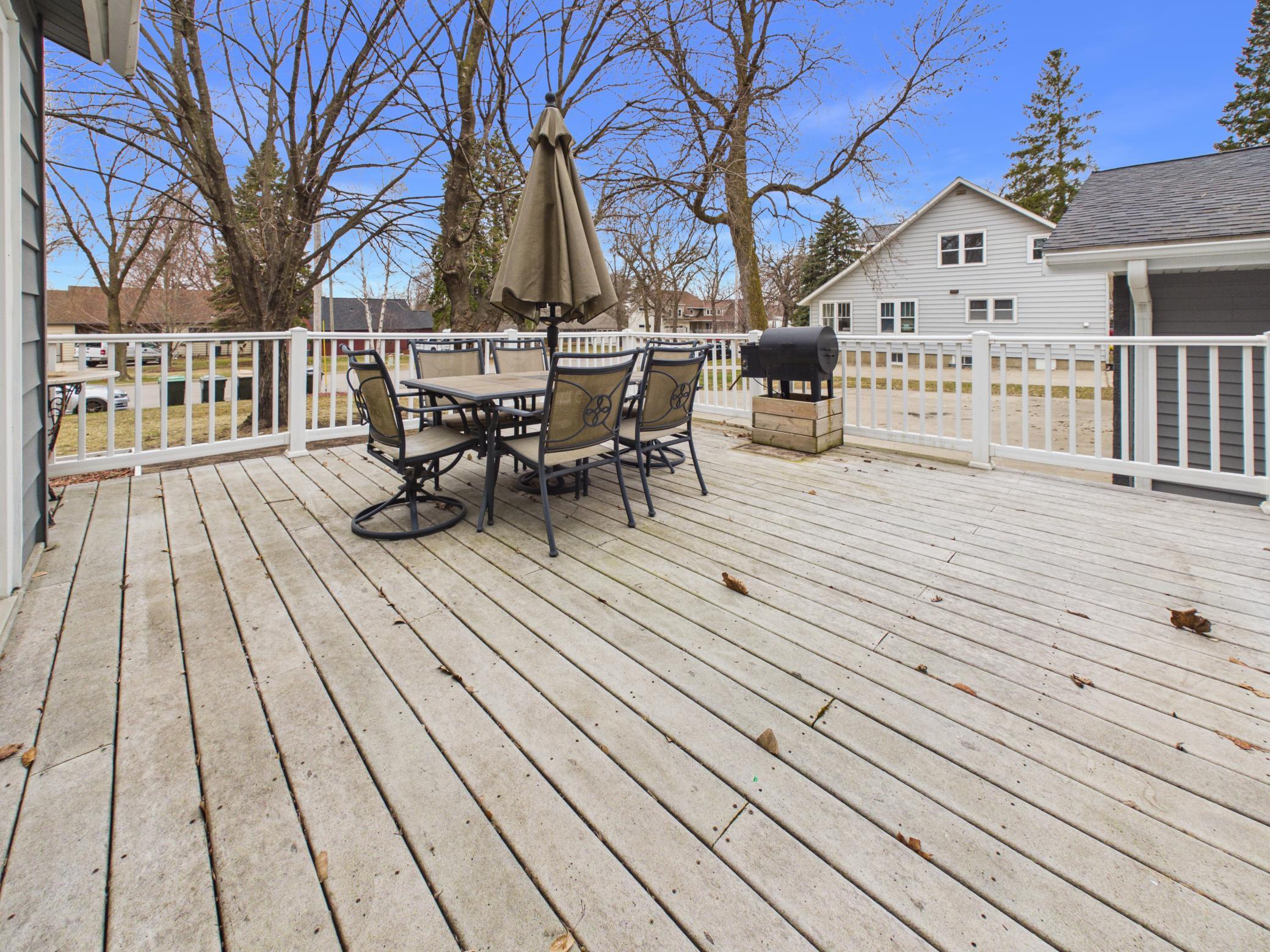 Huge maintenance free composite deck with PVC railing