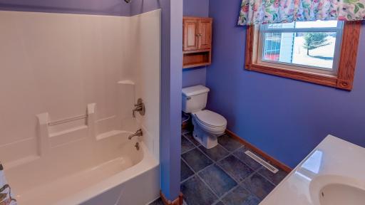 700 38th Ave NE, Austin, MN 55912