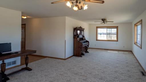 700 38th Ave NE, Austin, MN 55912