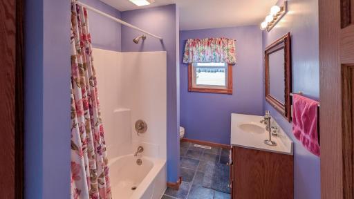 700 38th Ave NE, Austin, MN 55912