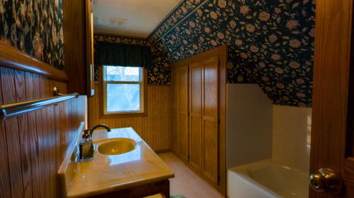 700 38th Ave NE, Austin, MN 55912