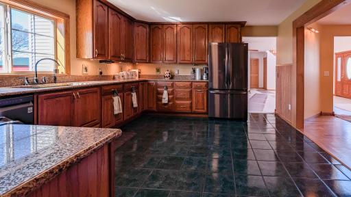 700 38th Ave NE, Austin, MN 55912