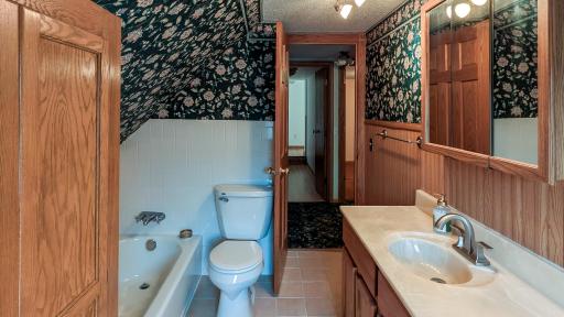 700 38th Ave NE, Austin, MN 55912