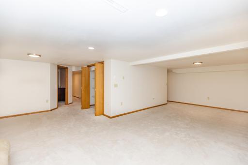 1301 64th Avenue N, Fargo, ND 58102
