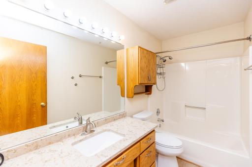 1301 64th Avenue N, Fargo, ND 58102