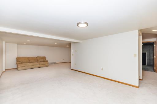1301 64th Avenue N, Fargo, ND 58102