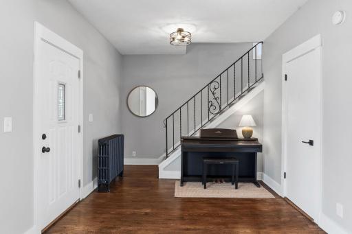 1355 Charles Avenue, Saint Paul, MN 55104