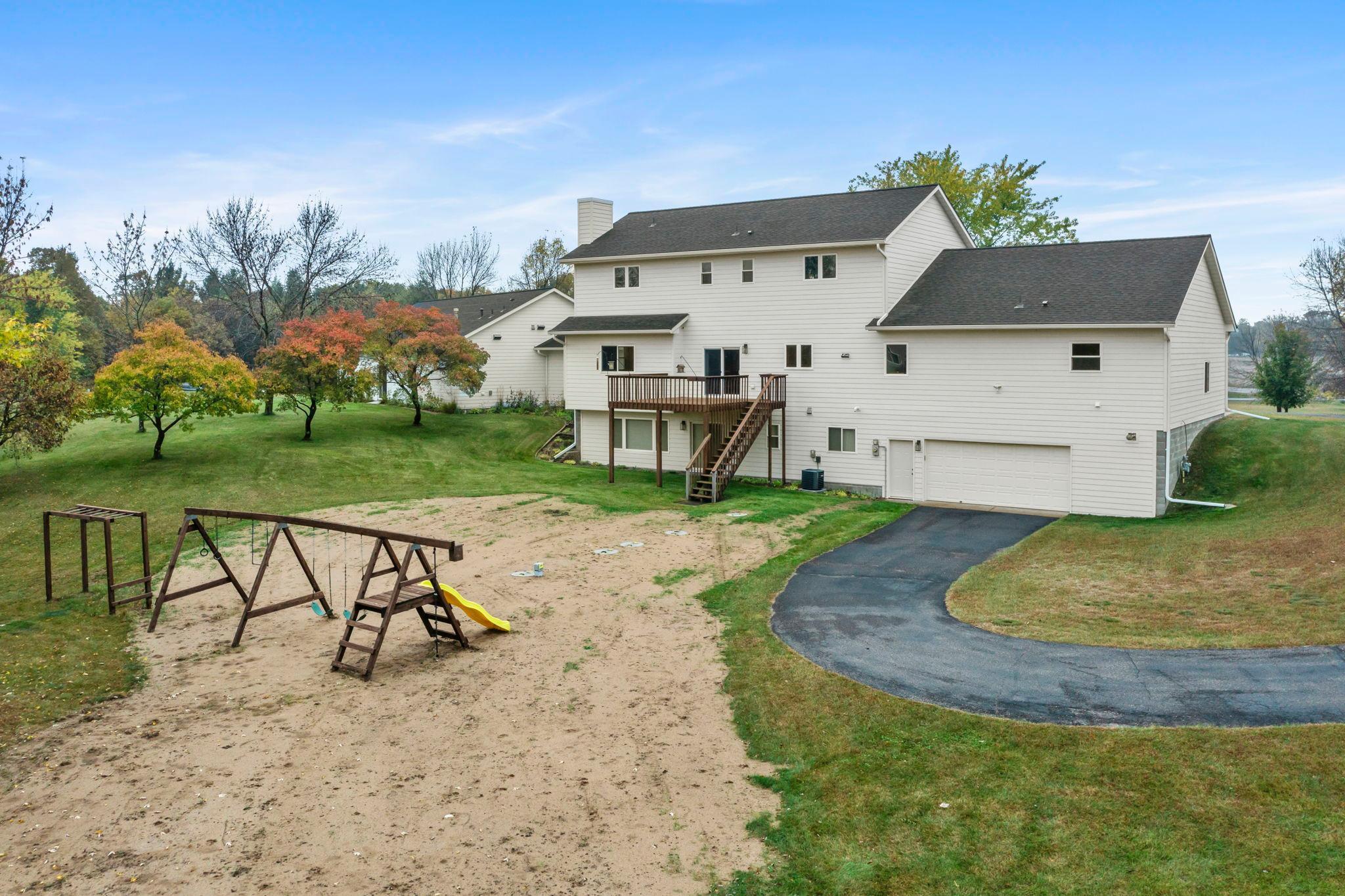 41-web-or-mls-18720 114th St SE-106.jpg