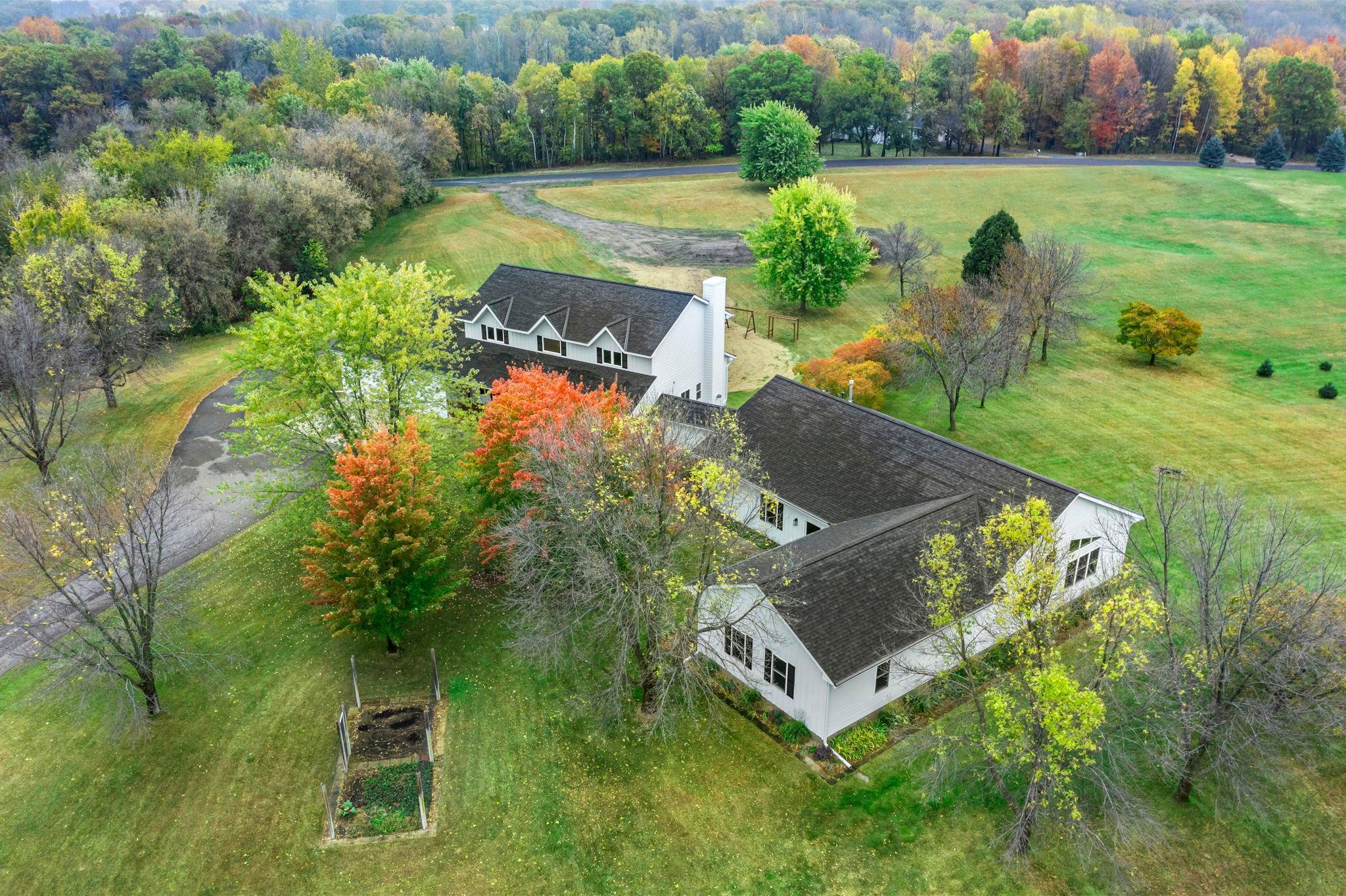 38-web-or-mls-18720 114th St SE-85.jpg