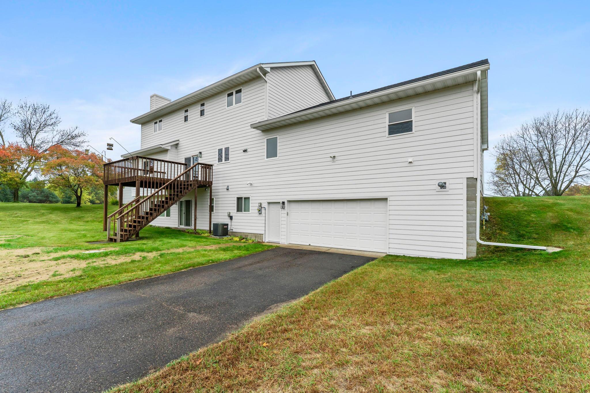 27-web-or-mls-18720 114th St SE-40.jpg