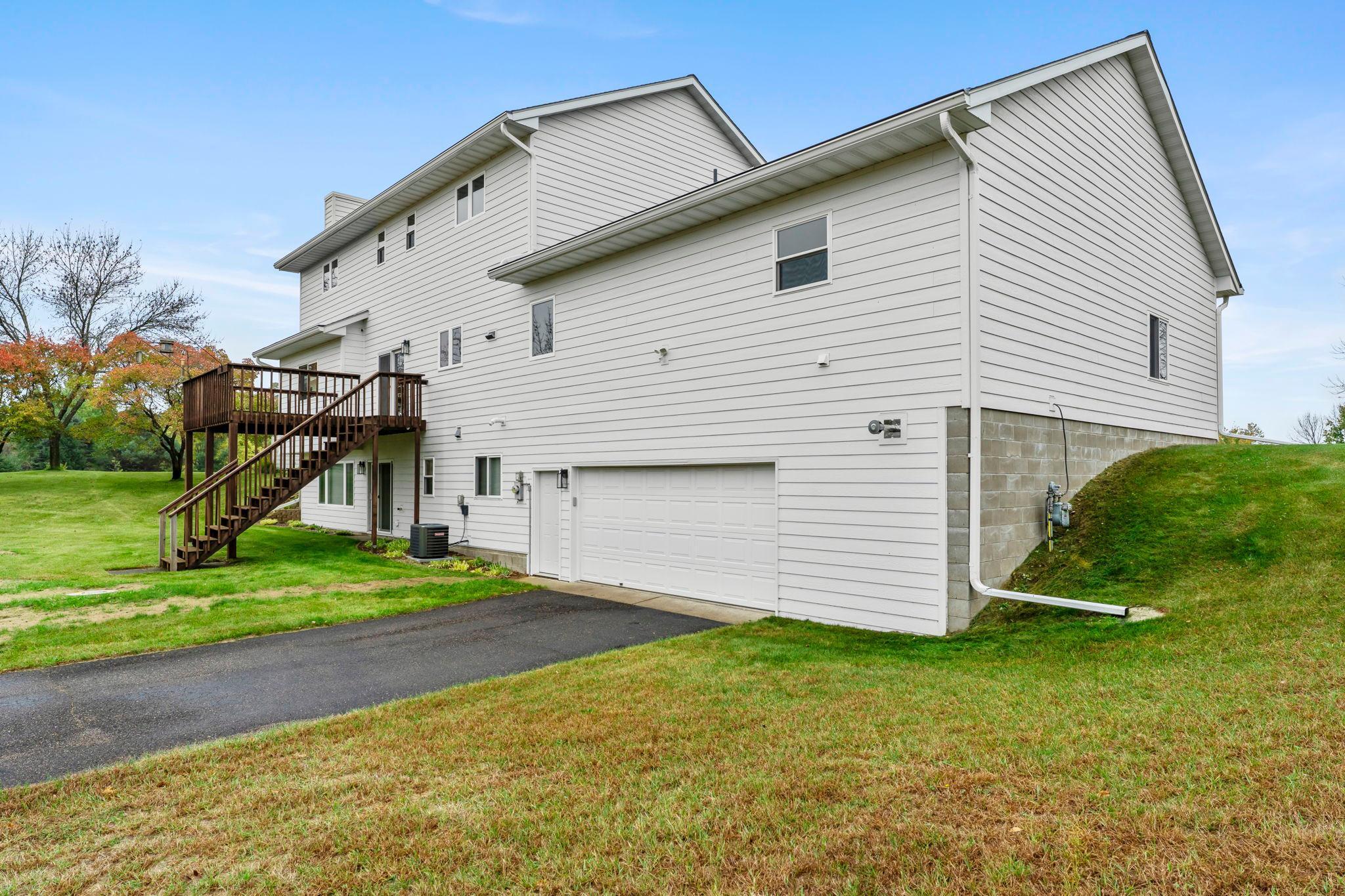 26-web-or-mls-18720 114th St SE-37.jpg