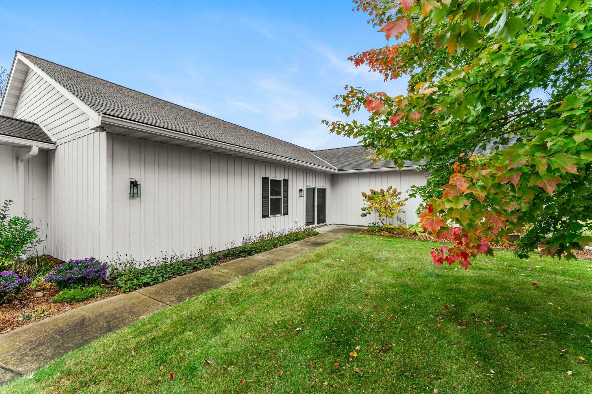 25-web-or-mls-18720 114th St SE-28.jpg