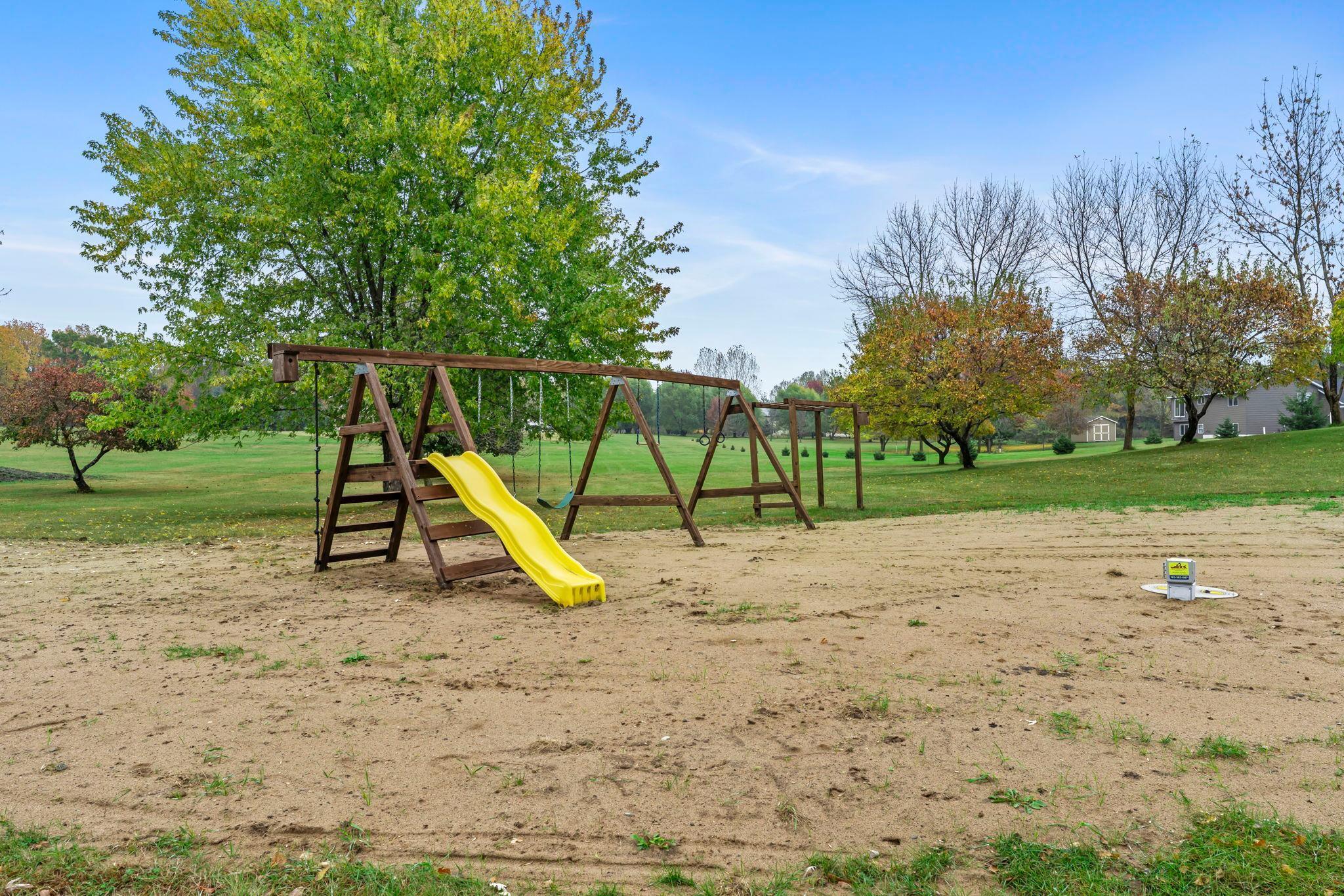 28-web-or-mls-18720 114th St SE-43.jpg