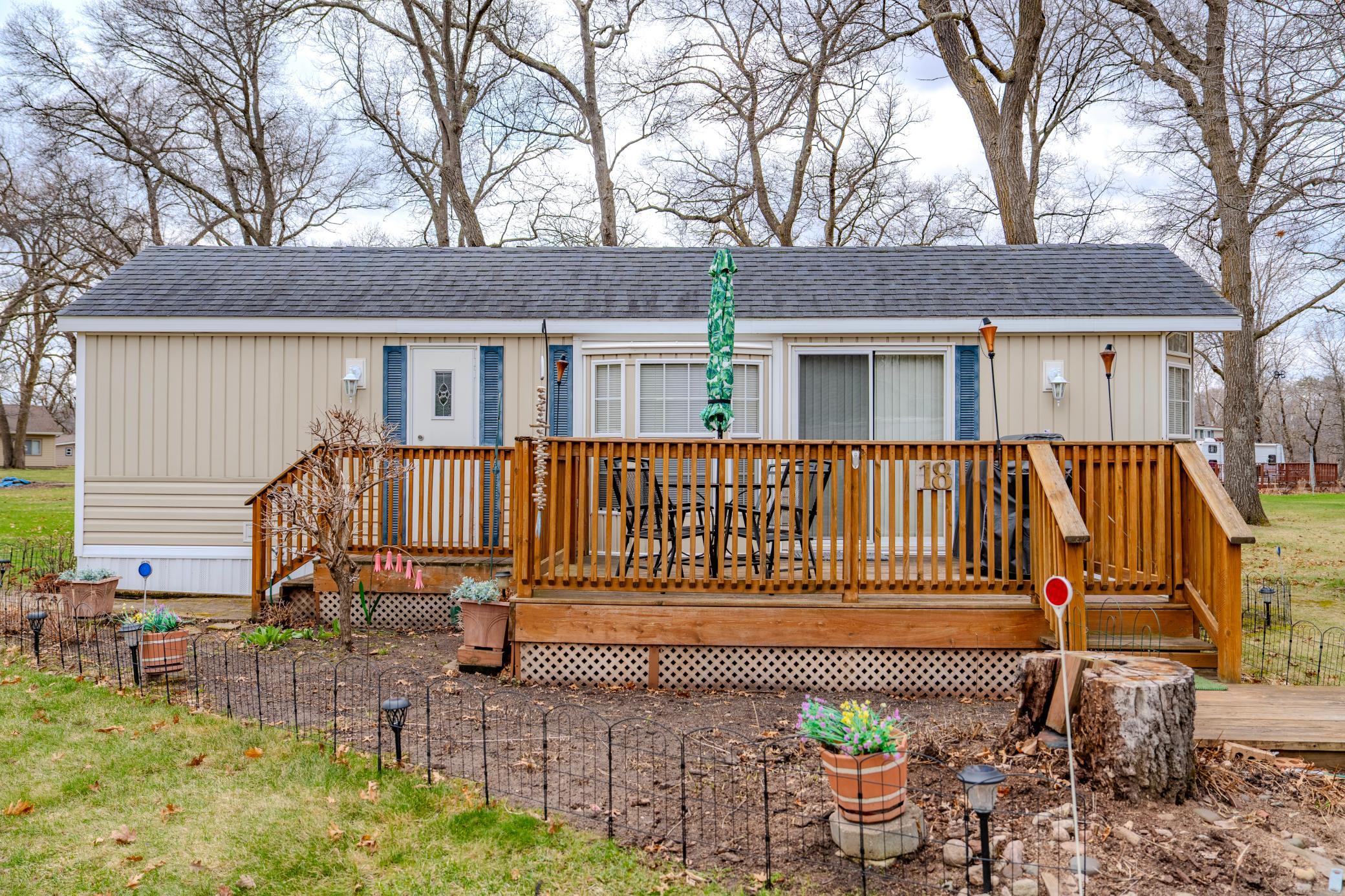 Move in ready like new park model with spacious deck.jpg