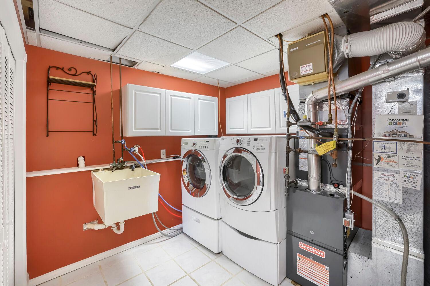 21216 pierce Street NE - Web Quality - 028 - 21 Laundry Room.jpg