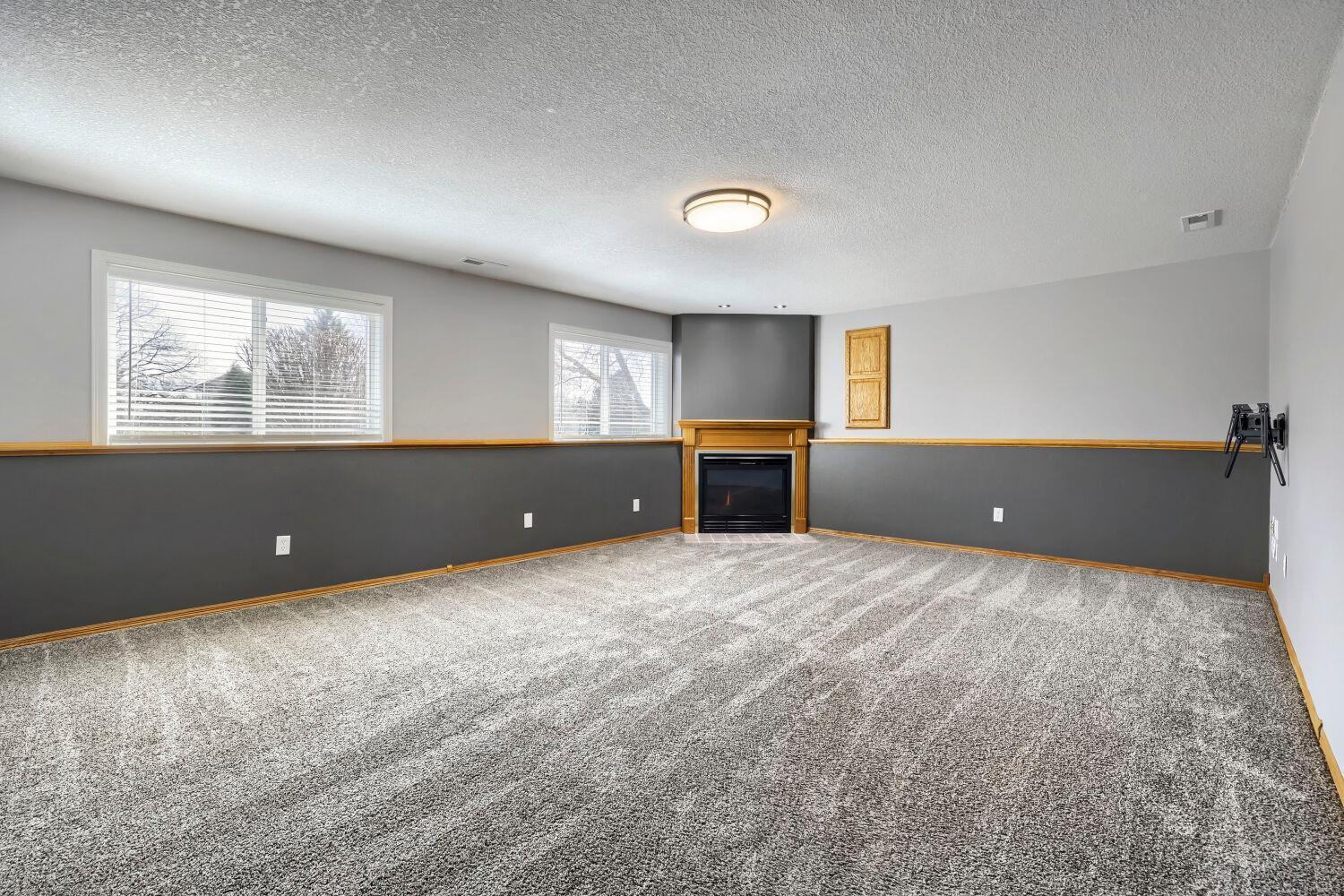 21216 pierce Street NE - Web Quality - 008 - 04 Living Room.jpg