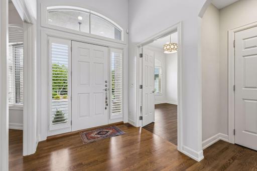 17902 Bearpath Trail, Eden Prairie, MN 55347