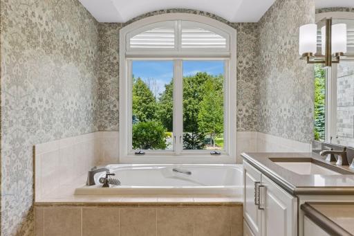 17902 Bearpath Trail, Eden Prairie, MN 55347