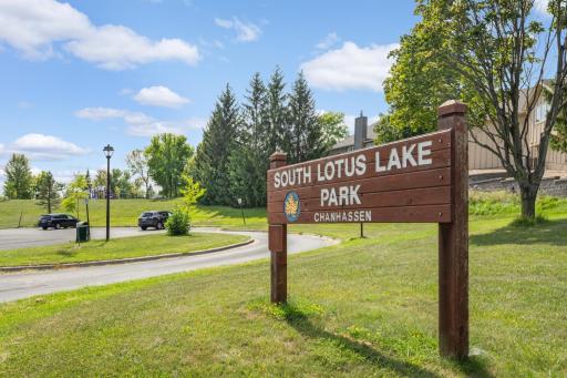 You will love the location - just 1.5 mile from South Lotus Lake Park, shopping, trails & lots of run restaurants.