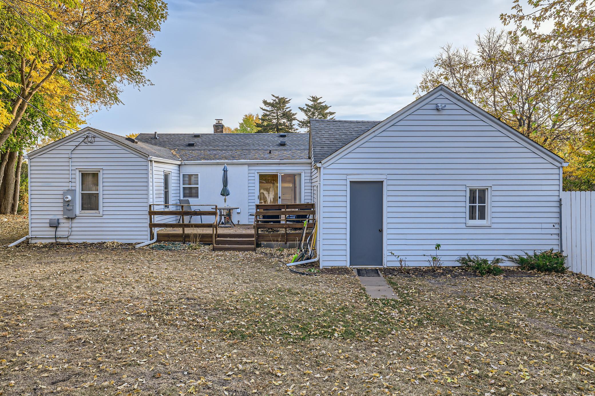 27 Backyard Area.jpg