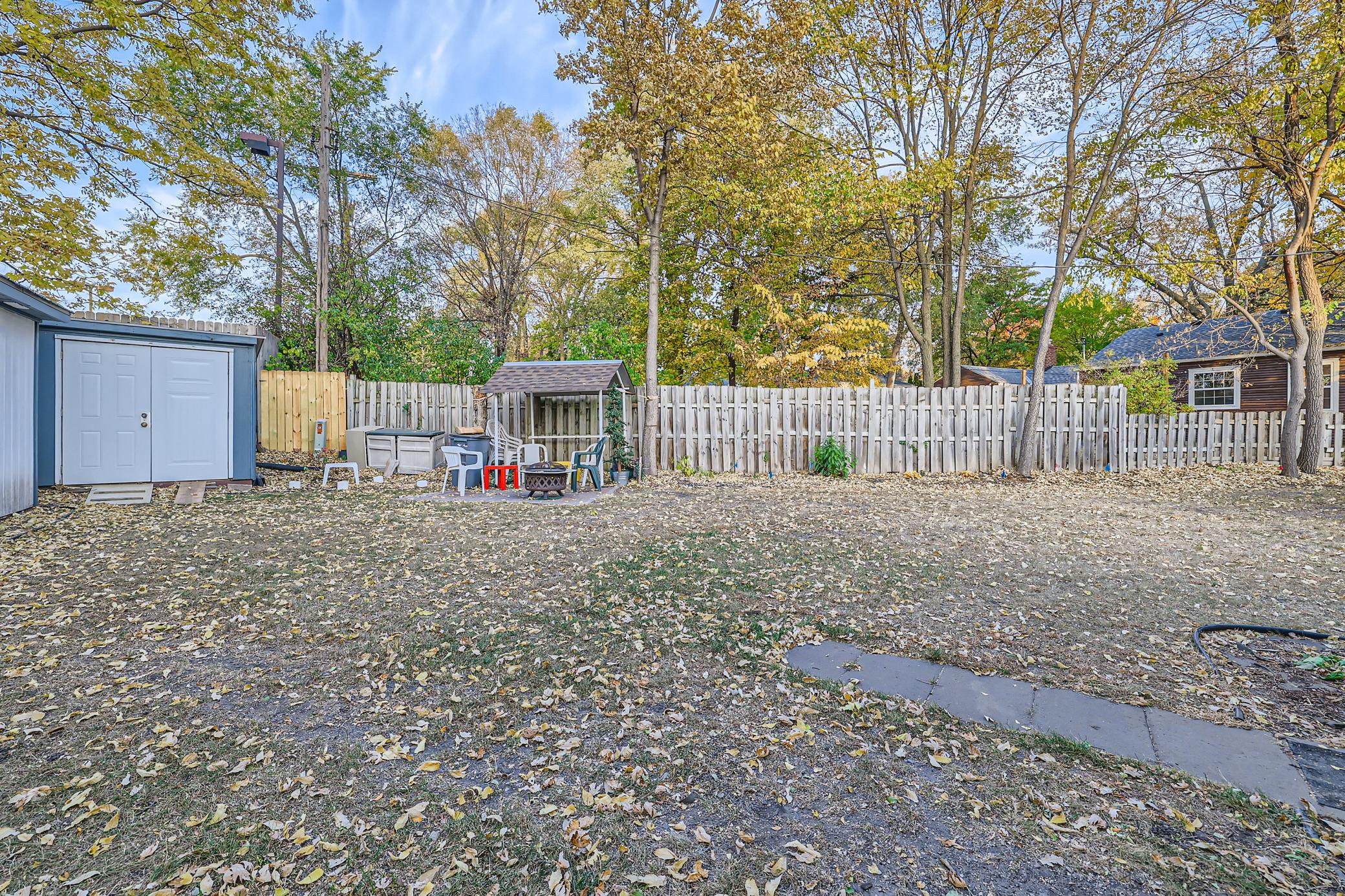 26 Backyard Area.jpg