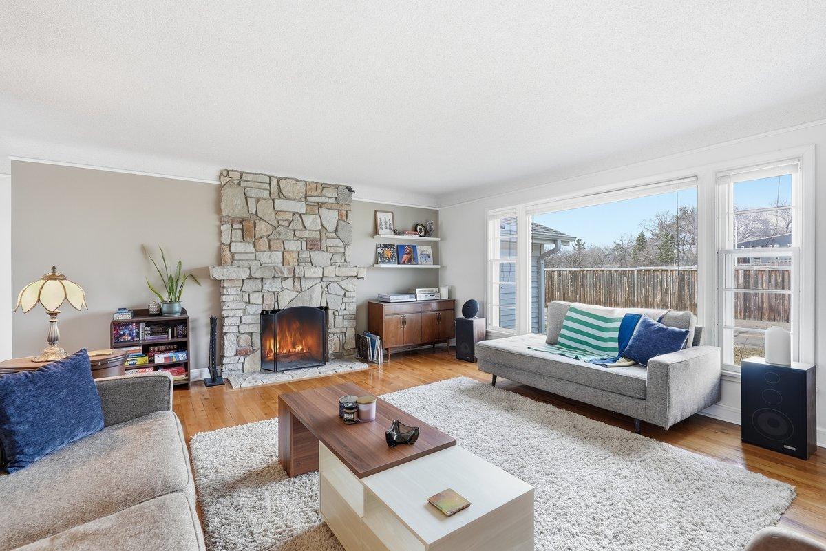 Living Room 4 (1).jpg