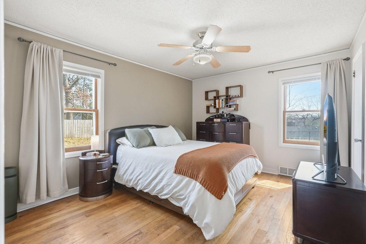 Primary Bedroom (2).jpg