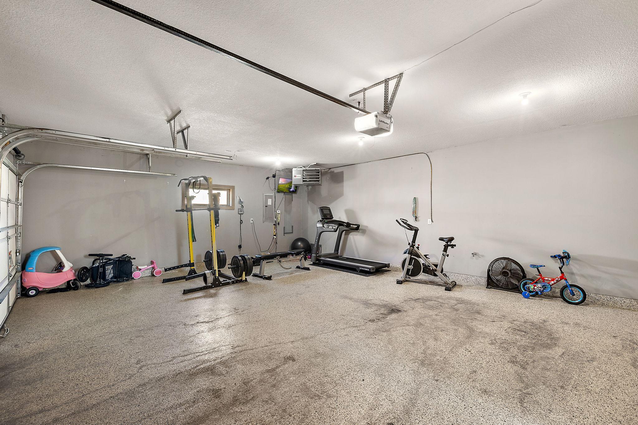 3 Car-Finished/Heated Garage