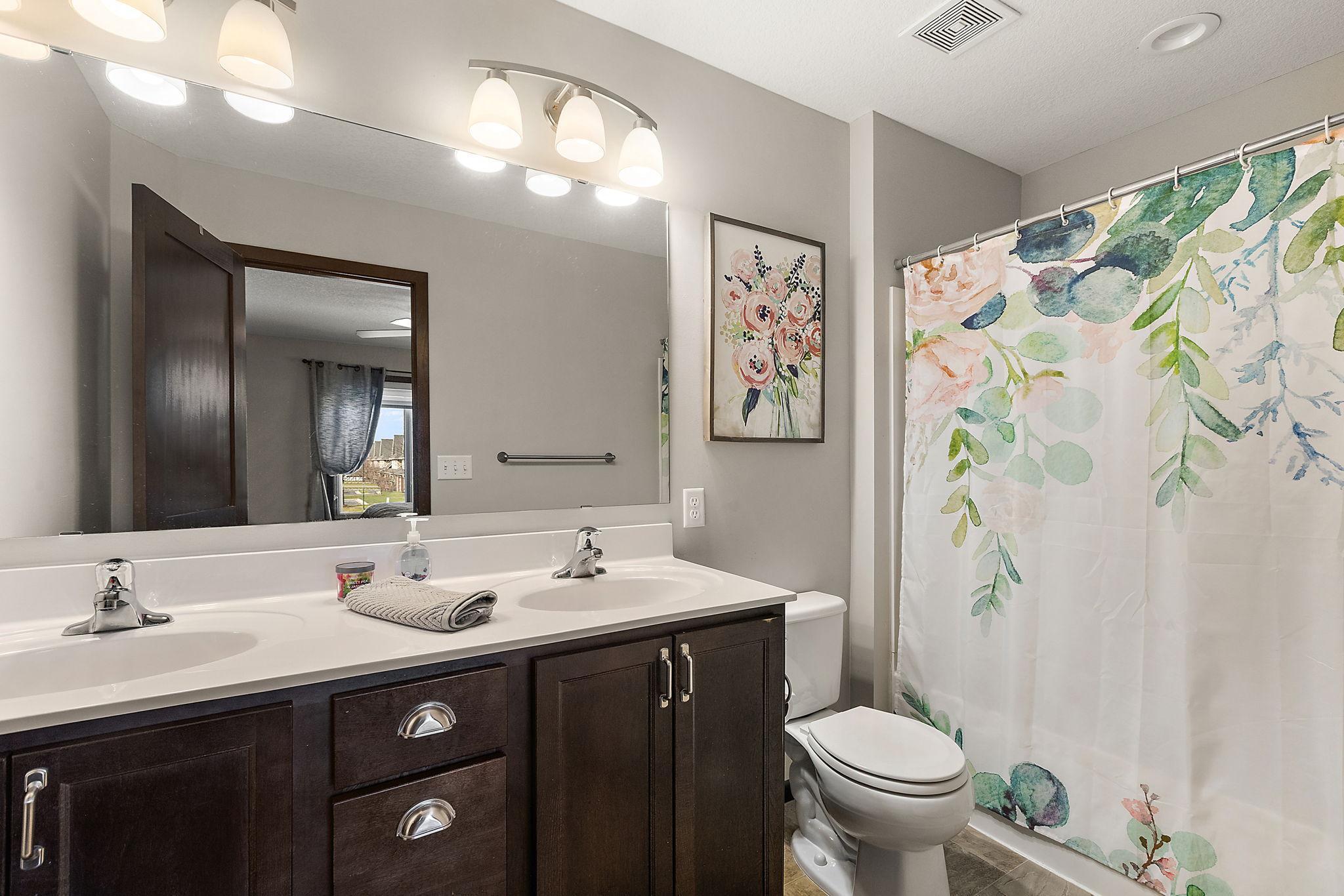 Ensuite Private Full Bathroom