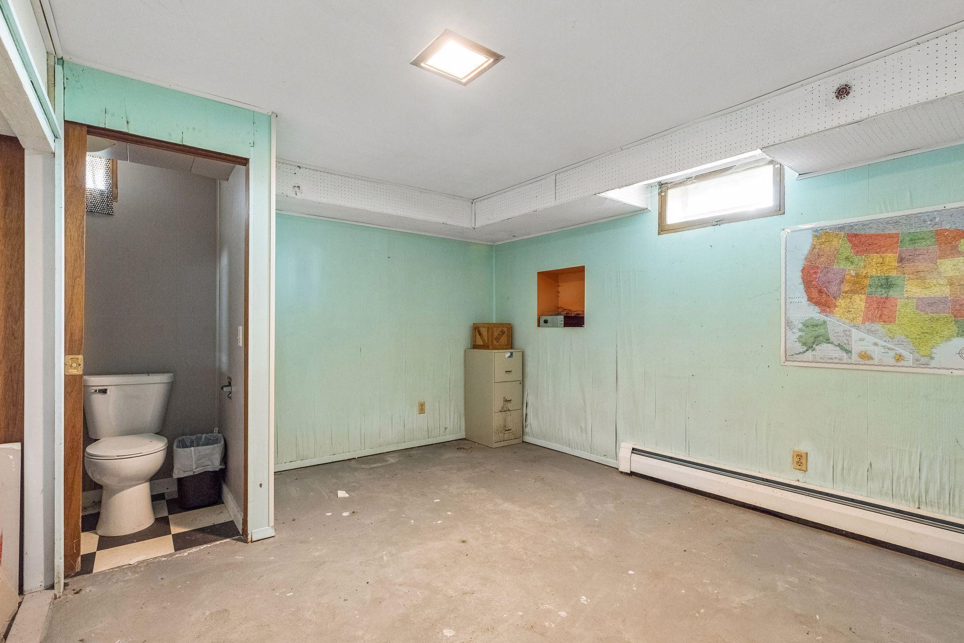 Lower level with an additional bathroom