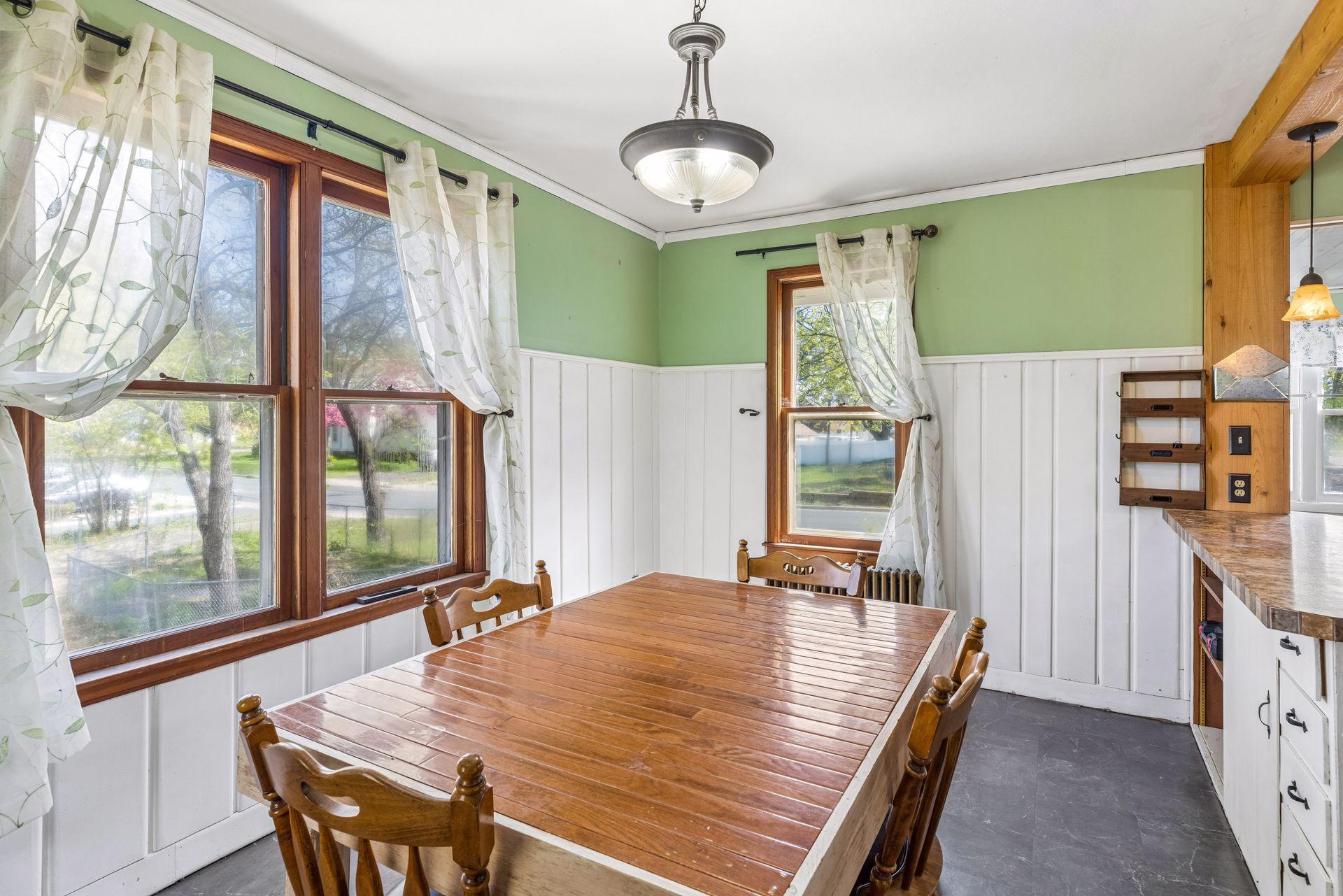 Lots of natural light coming into the dining room