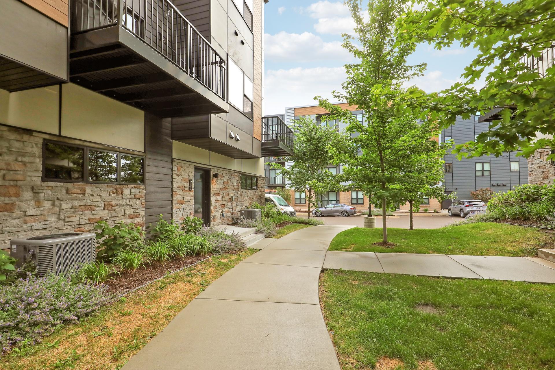 8710Photography-Web-Friendly-6363-16th-Avenue-South-Richfield-MN-55423-5.JPG