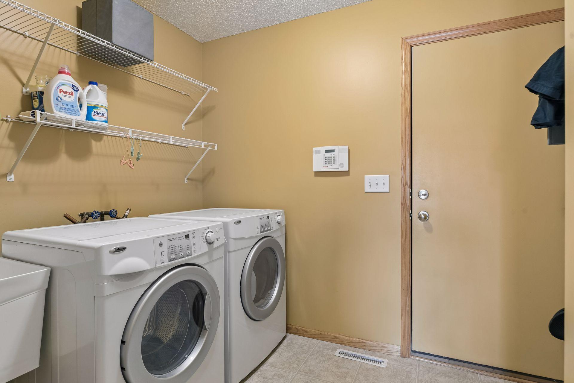 49 Windsor Wood Path - Convenient main floor laundry room