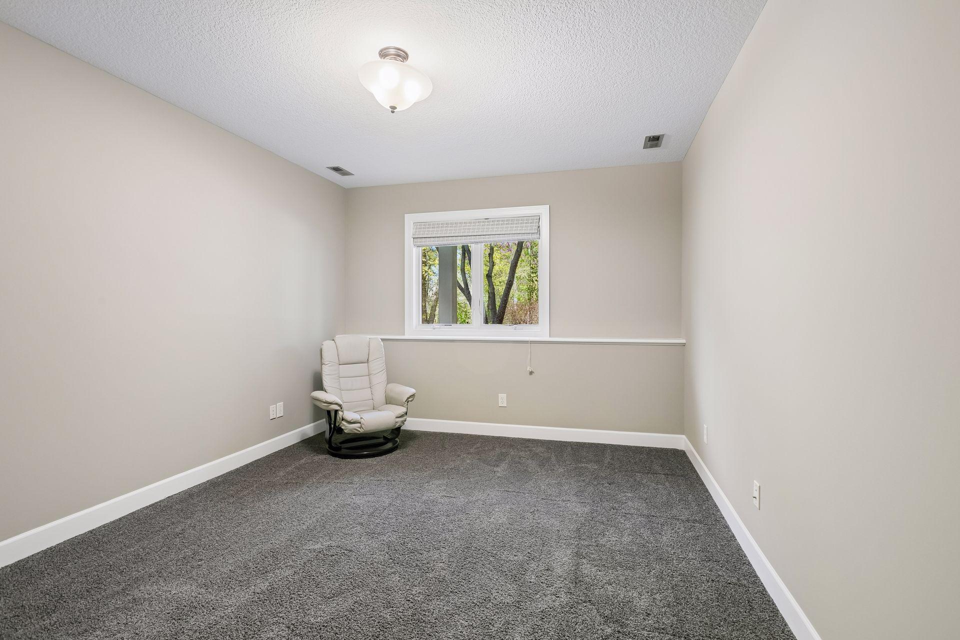 Large 5th bedroom in lower level