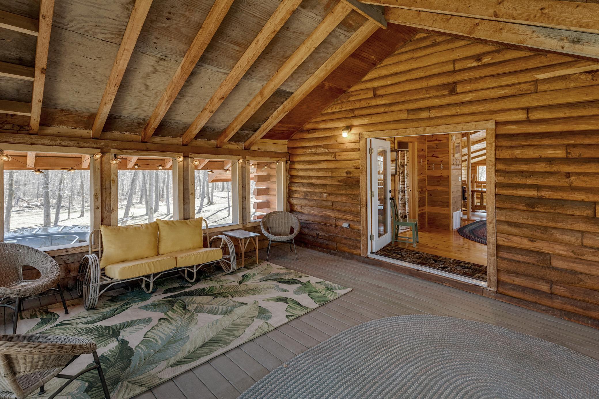 15 x 20 Rear Screened Porch - Upper Level