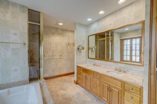 71 Otis Lane, Saint Paul, MN 55104