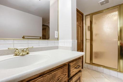 5696 170th St N - Web Quality - 029 - 23 Bathroom.jpg