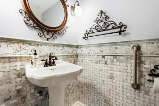 5696 170th St N - Web Quality - 022 - 16 Powder Room.jpg