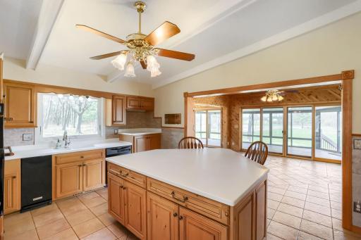 5696 170th St N - Web Quality - 011 - 05 Kitchen.jpg