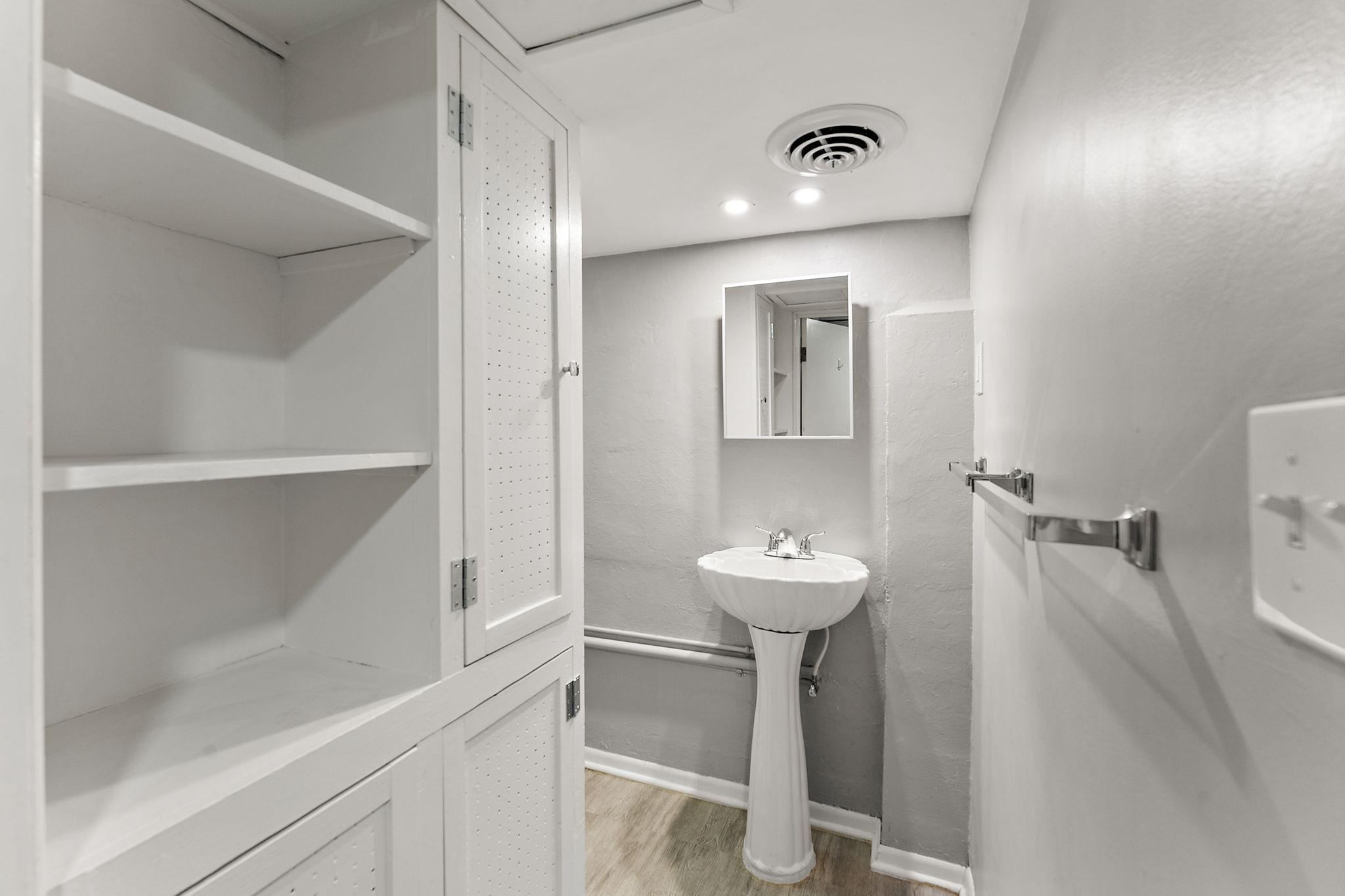 The lower level 3/4 bathroom.