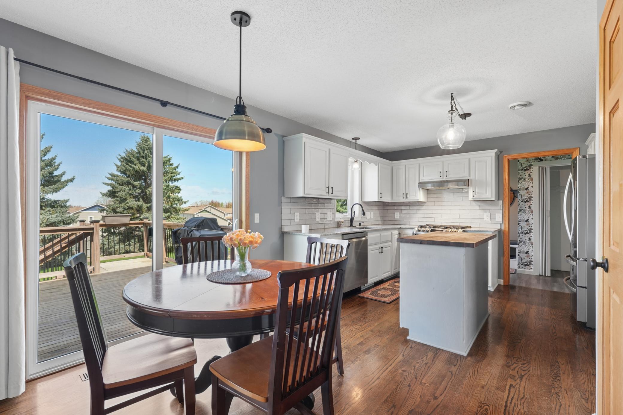 Completely updated kitchen any chef would love
