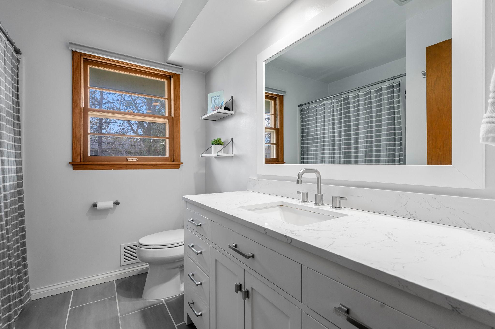Updated bathroom (2021)!