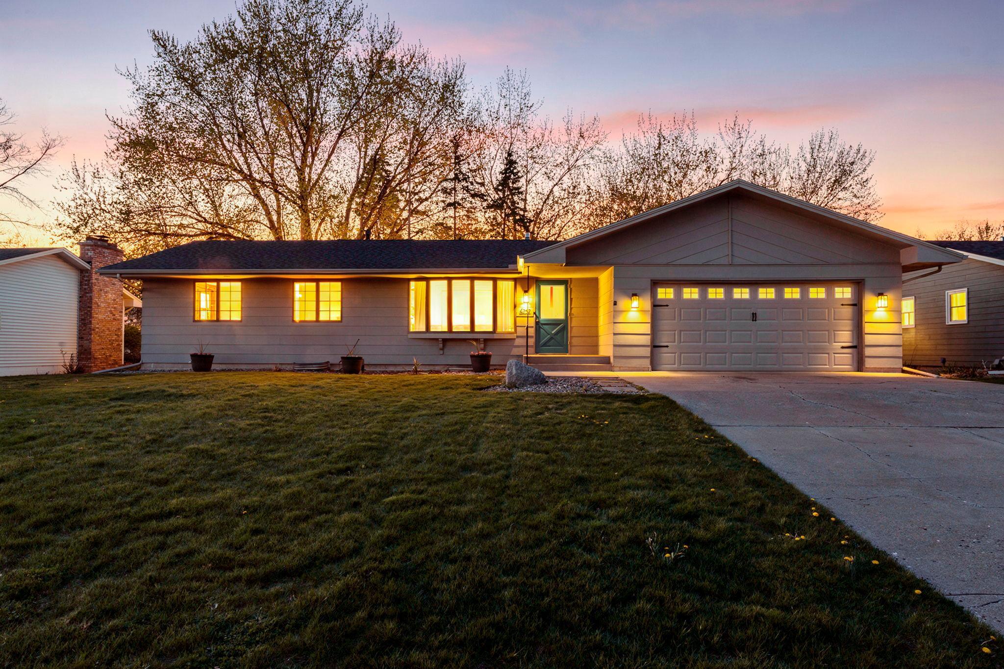 Welcome home! 4717 Utah Ave N- New Hope