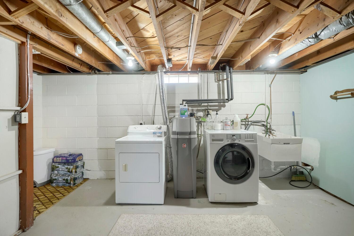 16088 Jordan Ave SE - Web Quality - 026 - 26 Laundry Room.jpg
