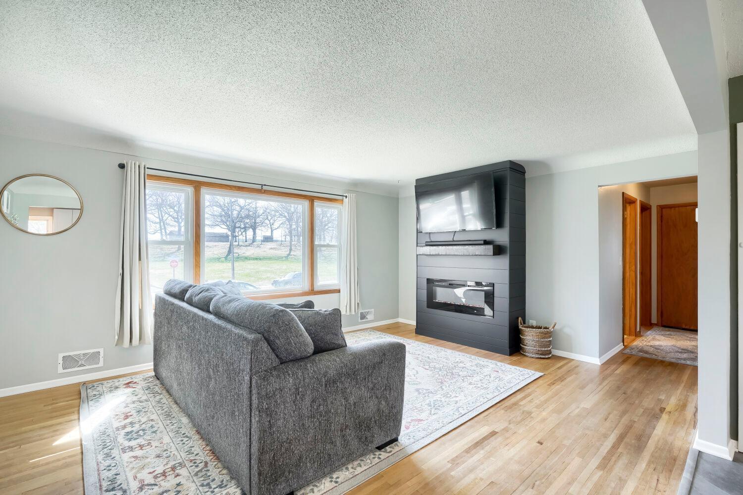 16088 Jordan Ave SE - Web Quality - 006 - 06 Living Room.jpg